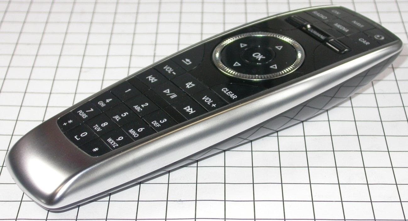 Remote Control 2.4 GHz - FCC ID XYN2738 - ruwido austria GmbH (1)