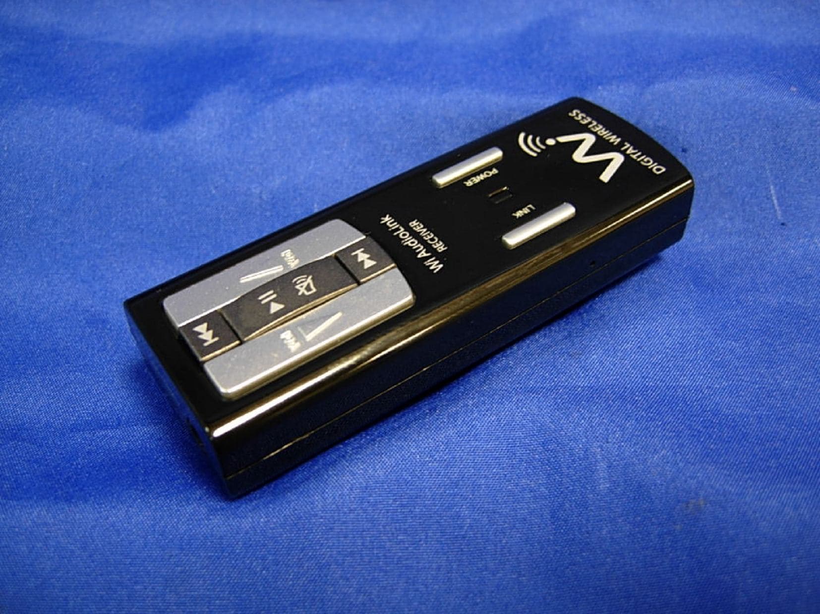 PROFESSIONAL STEREO DIGITAL WIRELESS AUDIO DONGLES (RECEIVER) - FCC ID XZ3-KEN4-R - Jangus Music Inc.