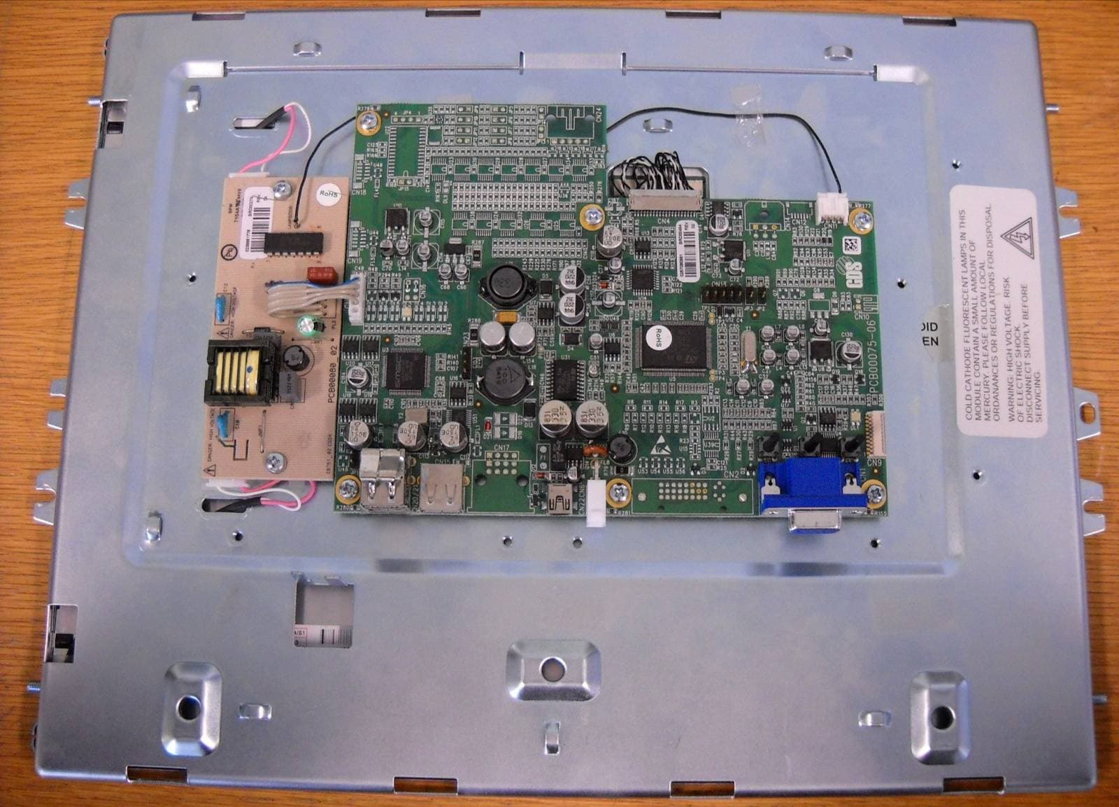 MONITOR LCD 15" - FCC ID XZRCC15250TBX - Global Display Solutions Spa (3)