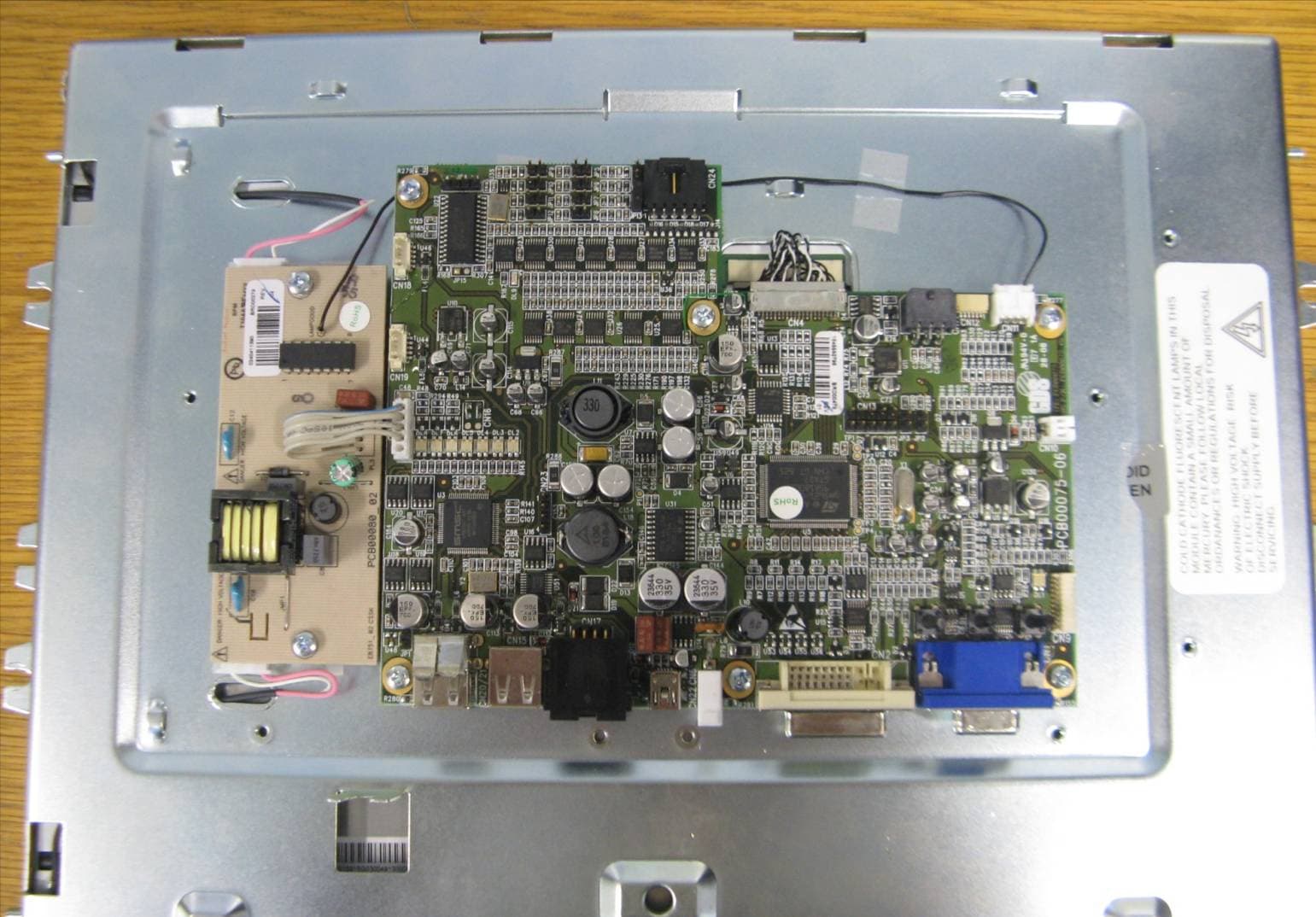 MONITOR LCD 15" - FCC ID XZRCC15250TBX - Global Display Solutions Spa (4)