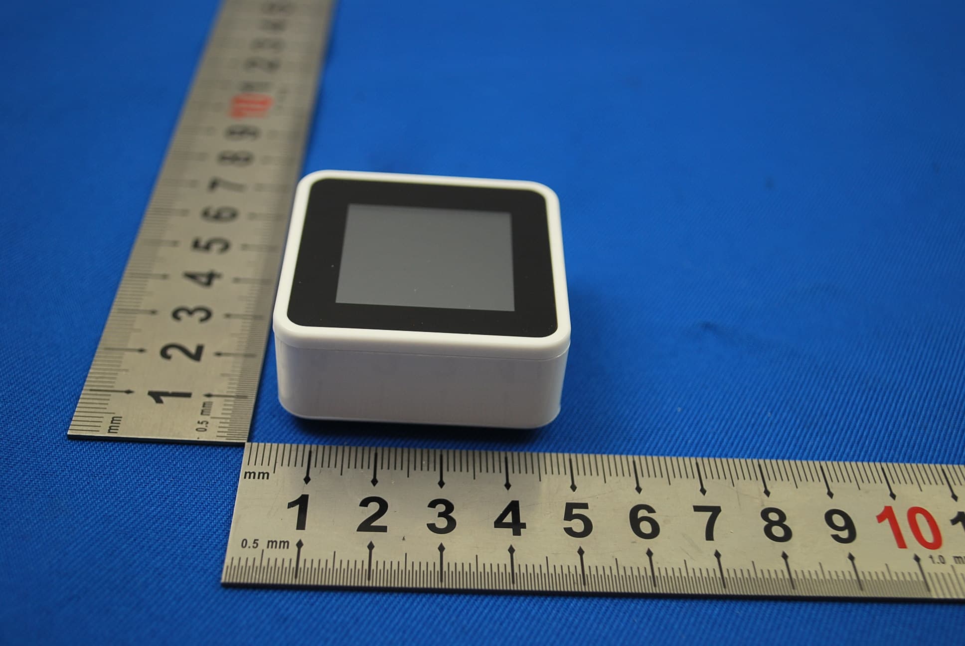Sifteo Cube - FCC ID Y3Q-SIFTCB01 - SIFTEO INC.