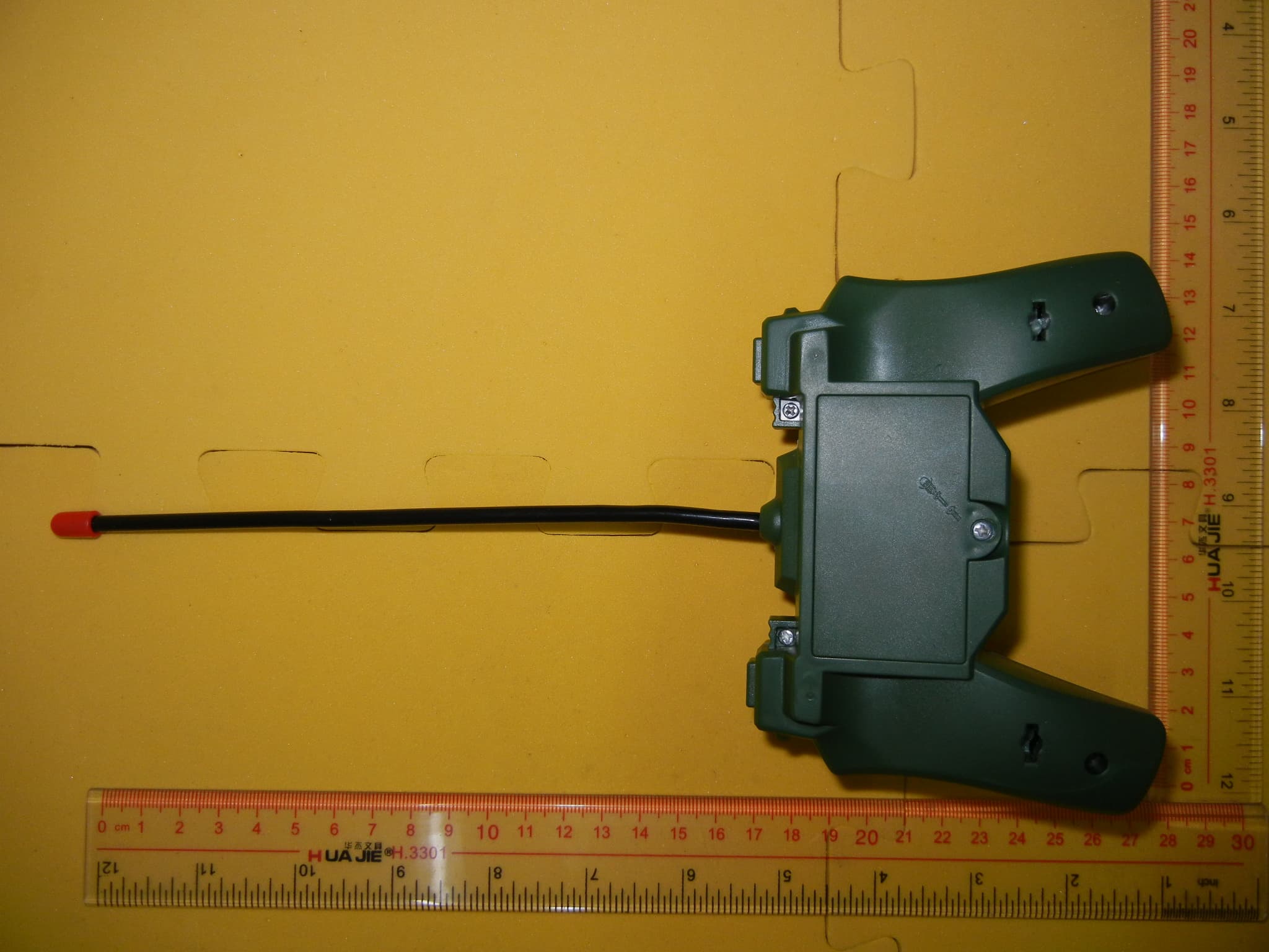 Wireless Remote Control Toy - TX - FCC ID YB7D73T27 - Junxing Toys Industrial Company Ltd. (3)