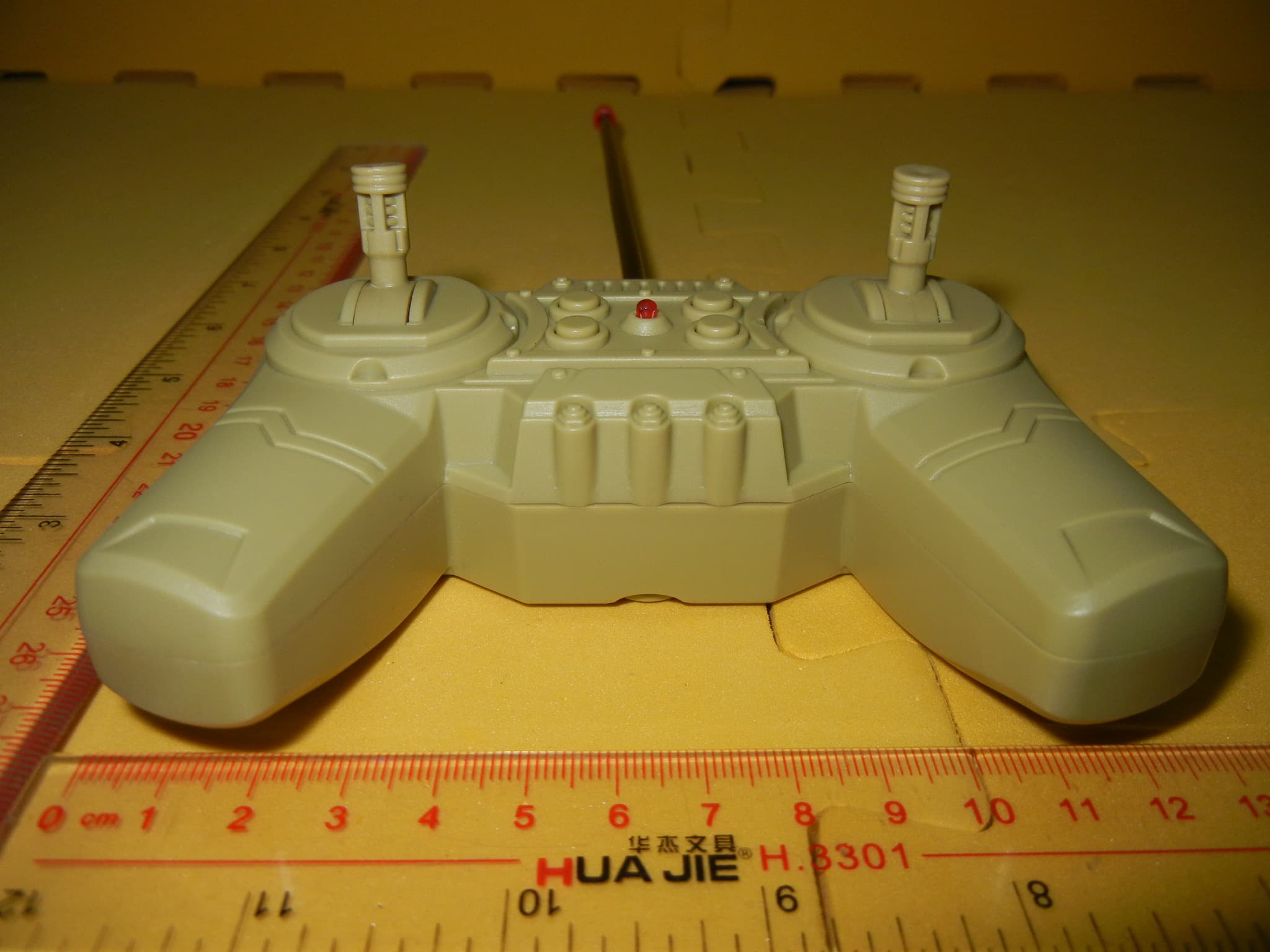 Wireless Remote Control Toy - TX - FCC ID YB7D73T49 - Junxing Toys Industrial Company Ltd. (3)