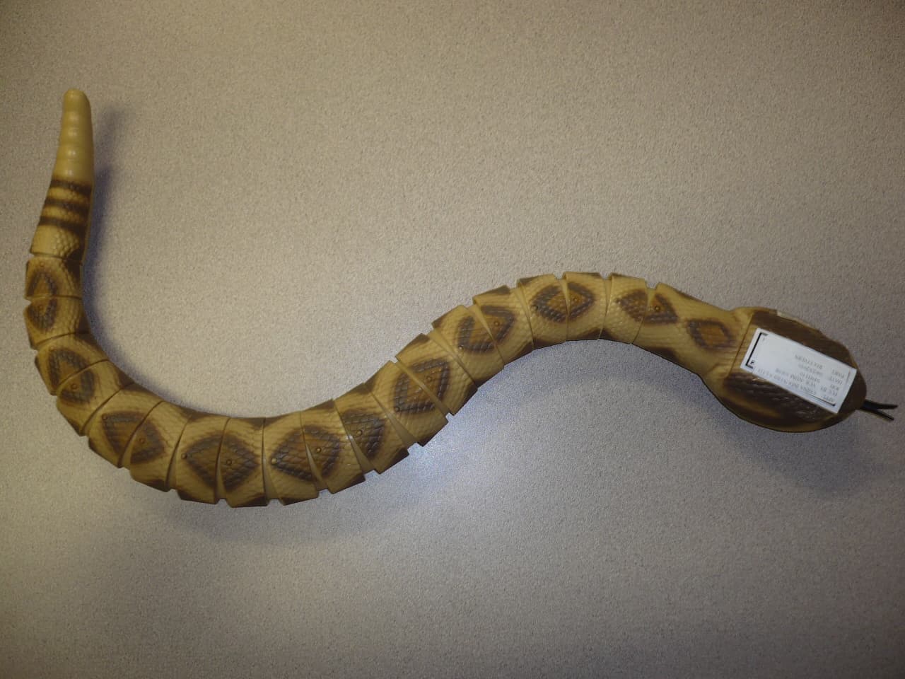 RADIO CONTROLLED RATTLESNAKE - RX - FCC ID YCR-NHM-1065R - China Industries Ltd T/A Wow! Stuff (2)