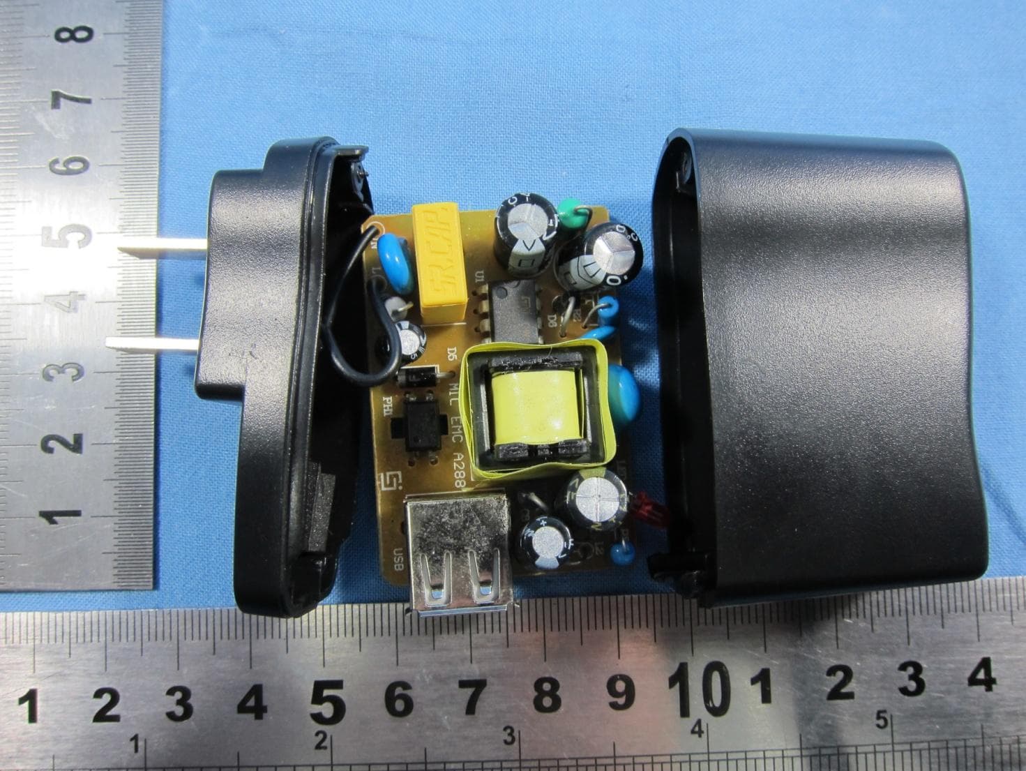 TracUSA Model TL201 Personal GPS Tracker - FCC ID YEATL201 - OE Power Systems Inc. (5)