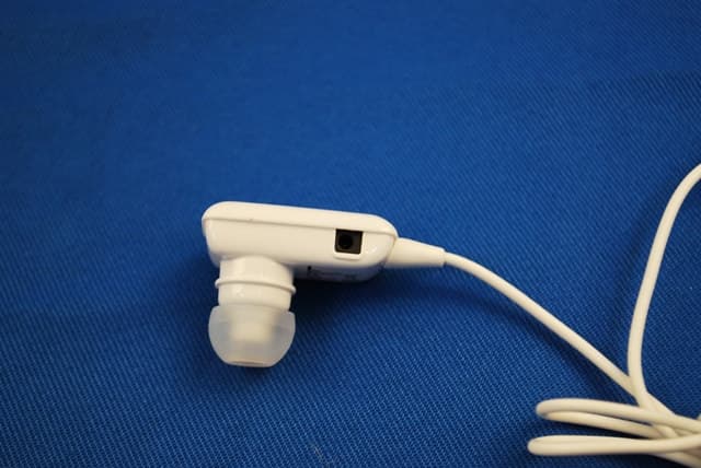 Bluetooth headset - FCC ID YGKBC5 - SHENZHEN ROMAN TECHNOLOGY CO.,LTD. (5)