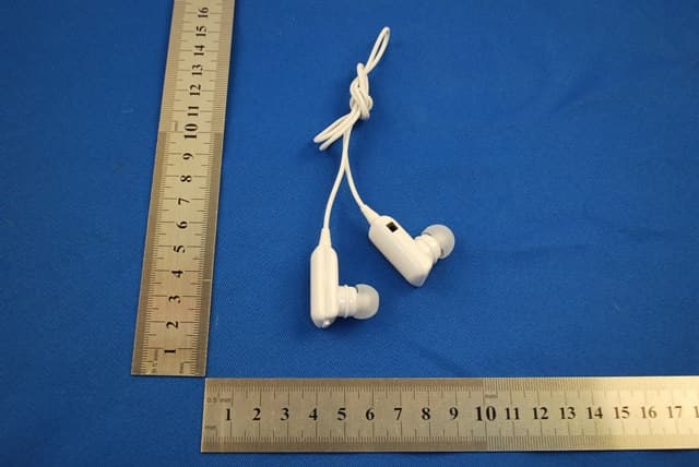 Bluetooth headset - FCC ID YGKBC5 - SHENZHEN ROMAN TECHNOLOGY CO.,LTD. (4)