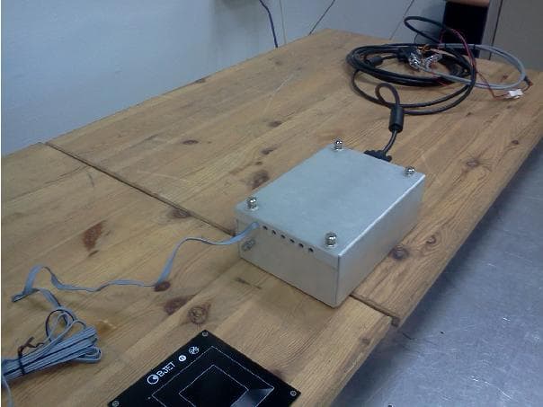 Assembly of RFID reader and antenna boards - FCC ID YH6-XLRFID - Stratasys Ltd (2)