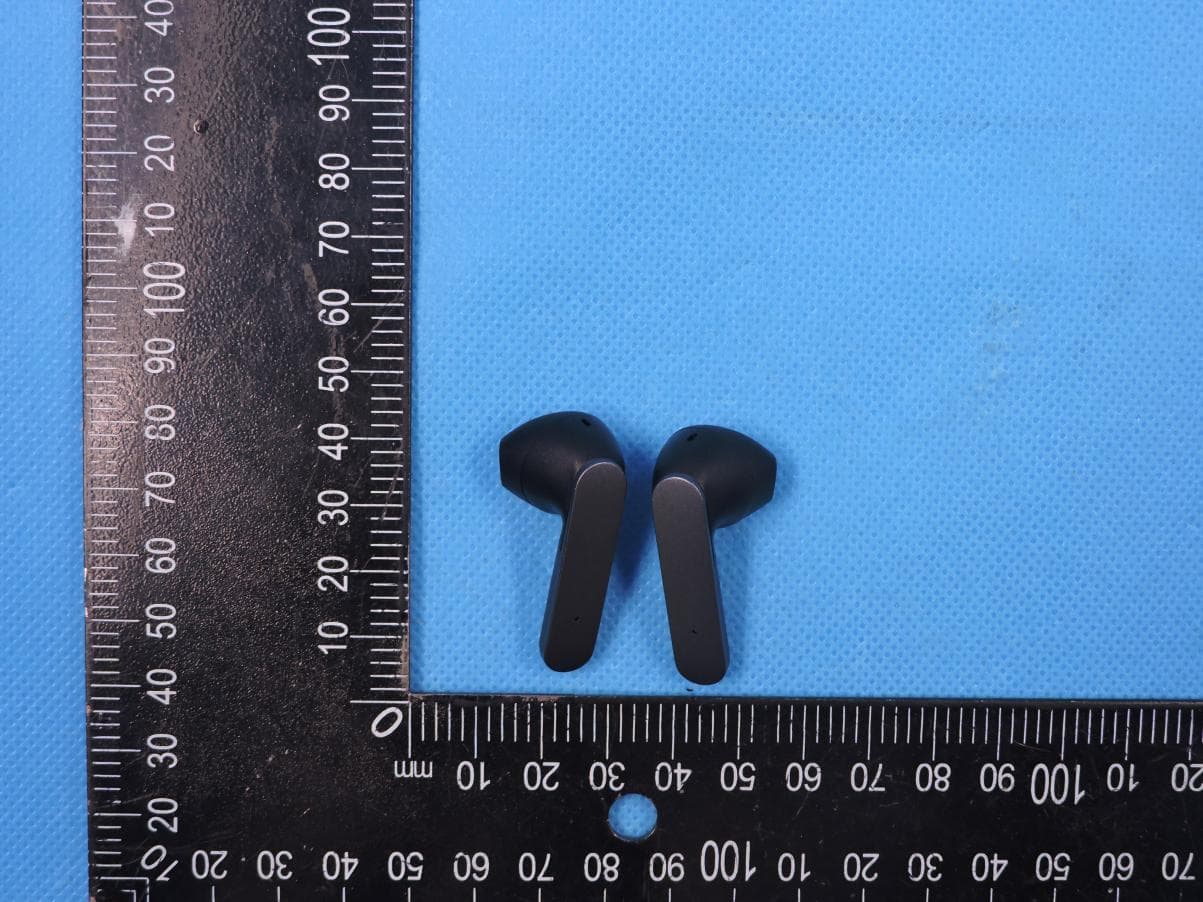 True Wireless Stereo - FCC ID YHLBLUARIAPD - BLU Products, Inc. (3)