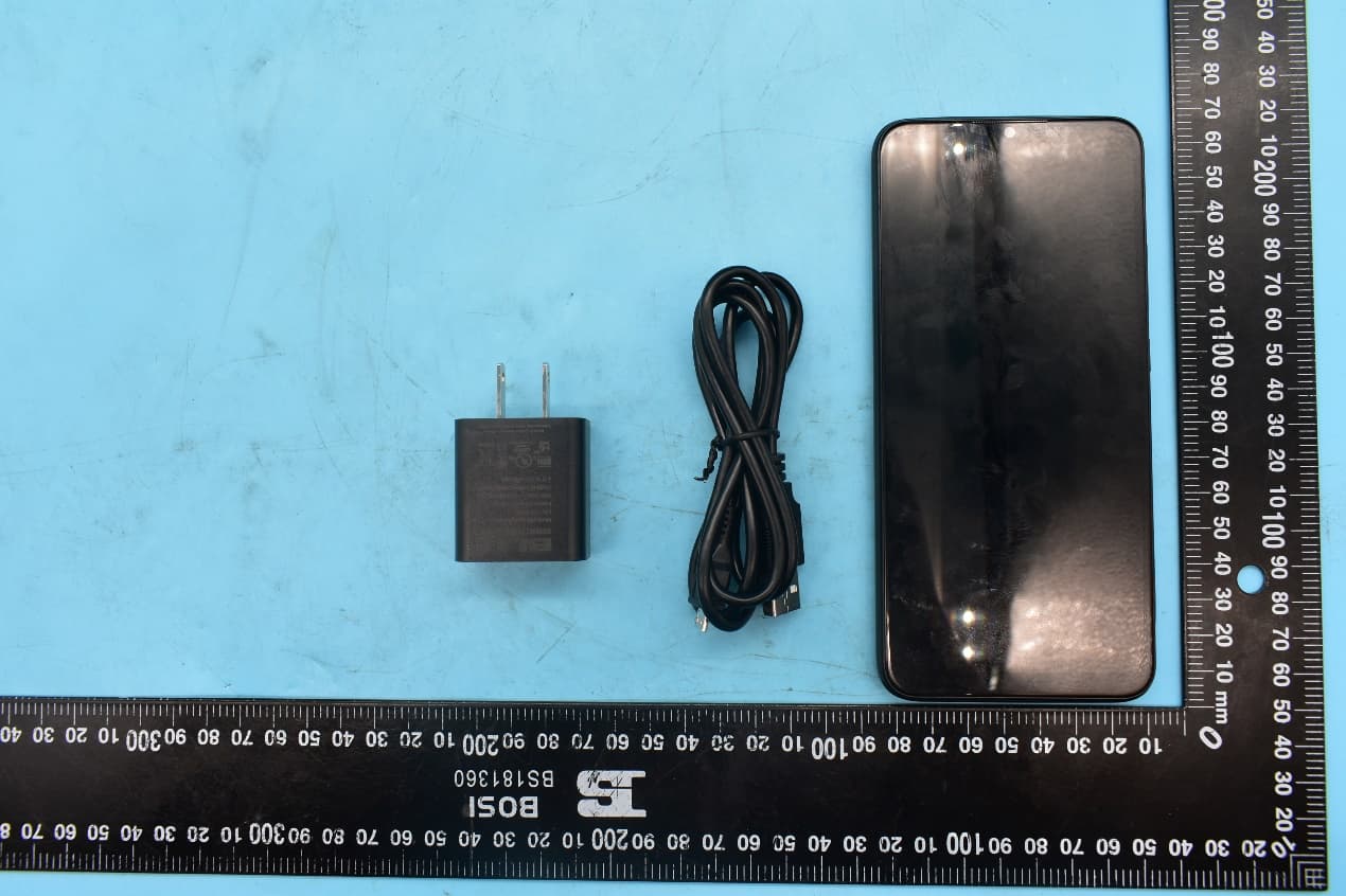Smart Phone with GSM, WCDMA, LTE, WiFi and Bluetooth - FCC ID YHLBLUG51PS - BLU Products, Inc. (2)