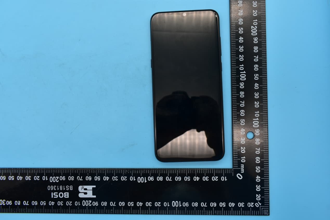 Smart Phone with Bluetooth, WiFi, GSM, WCDMA and LTE - FCC ID YHLBLUG61 - BLU Products, Inc. (5)
