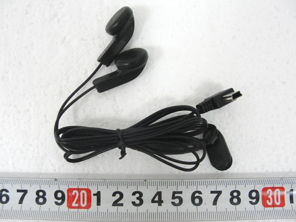 GSM mobile phone - FCC ID YHLBLUSAMBMN - BLU Products, Inc. (4)