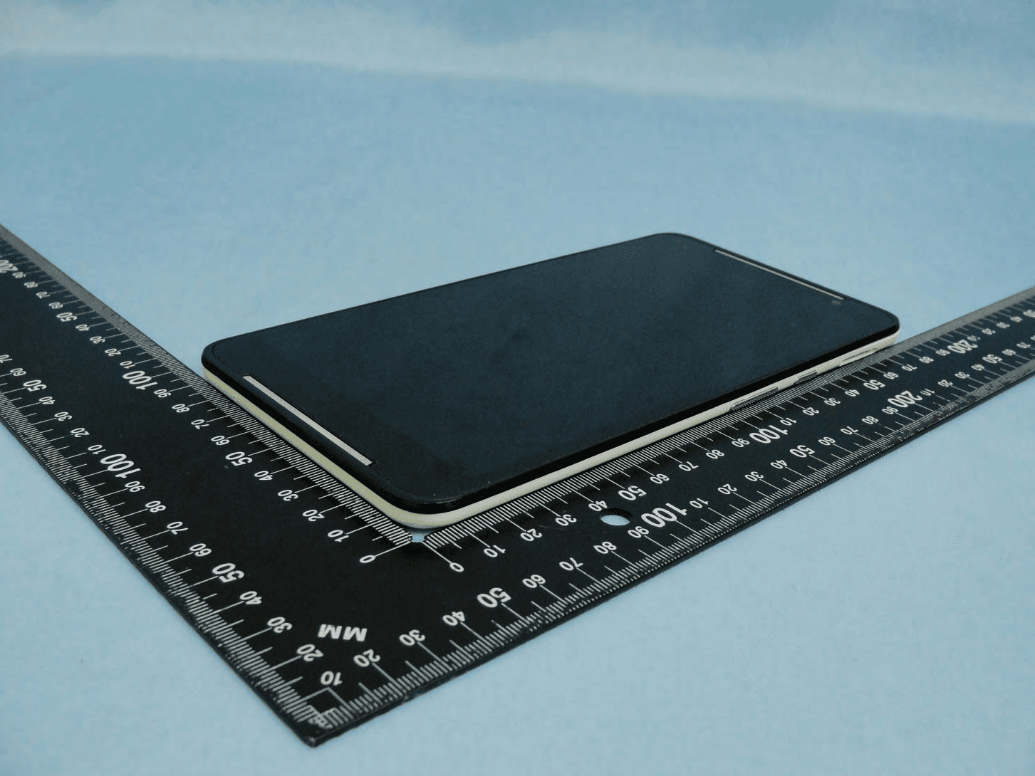 Smartphone - FCC ID YHLBLUST70LTE - BLU Products, Inc. (5)