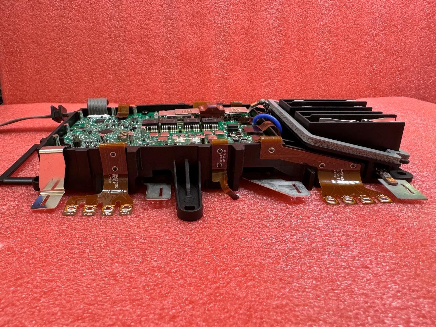 Bluetooth Radio Module for DeWalt Li-Ion Rechargable Batteries - FCC ID YJ7-NA382408 - Stanley Black & Decker (5)