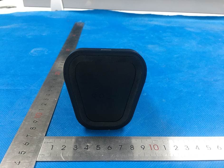 10W Fast Charge Wireless Charger Stand - FCC ID YJW-06348 - Superior communications . (3)