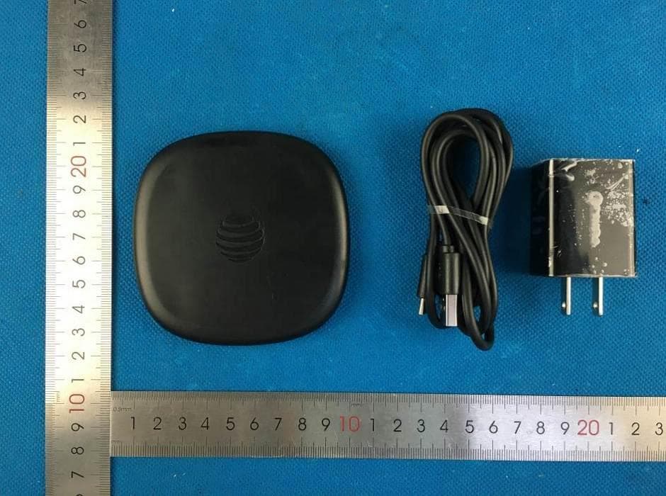 10W Fast Charge Wireless Charger - FCC ID YJW-06349 - Superior communications . (2)