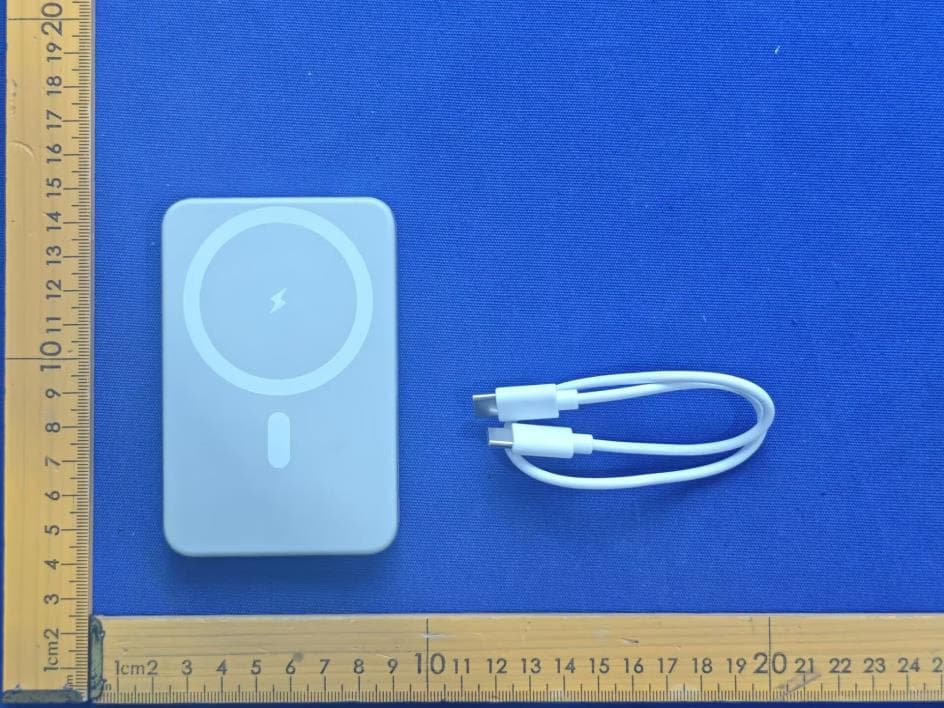 Magnetic Wireless Charging Power Bank - FCC ID YJW-12196PG - Superior communications . (3)