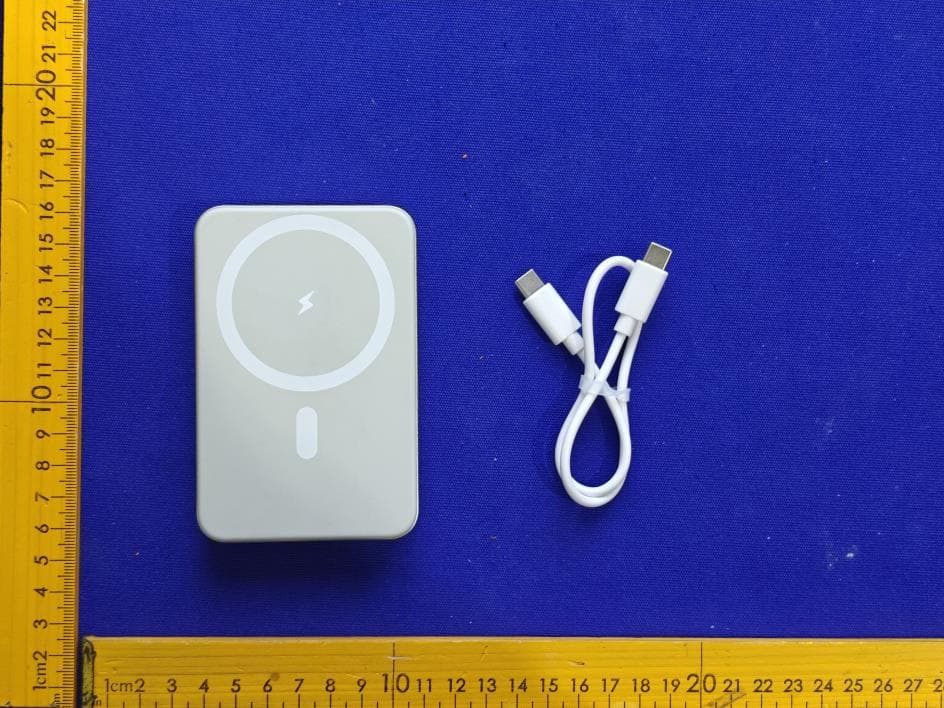 Magnetic Wireless Charging Power Bank - FCC ID YJW-12197PG - Superior communications . (2)
