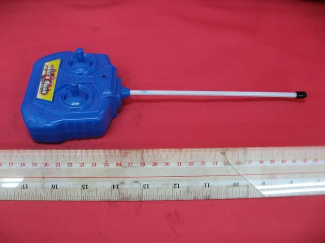 Crossover 8 Wheel Stunt RC Car - FCC ID YKGMSPC01 - Mindscope Products Inc. (3)