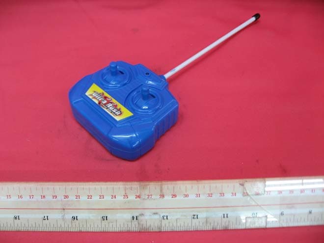 Crossover 8 Wheel Stunt RC Car - FCC ID YKGMSPC01 - Mindscope Products Inc. (2)