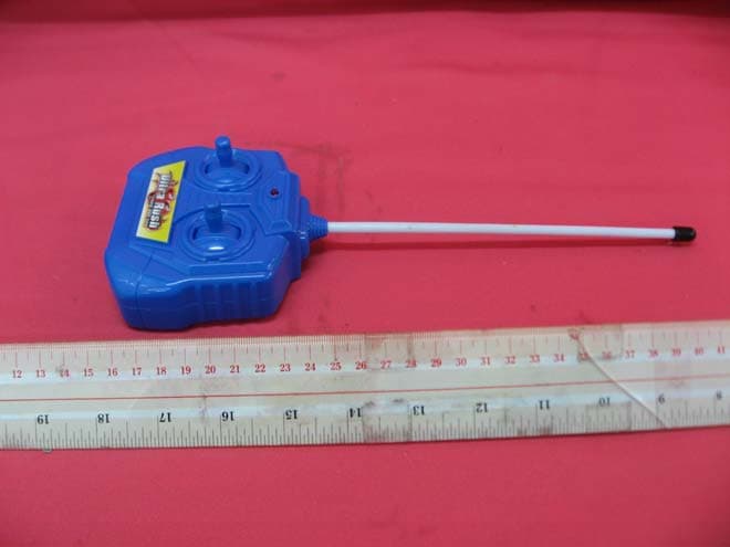 Crossover 8 Wheel Stunt RC Car - FCC ID YKGMSPC02 - Mindscope Products Inc. (2)