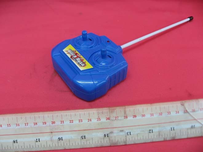 Crossover 8 Wheel Stunt RC Car - FCC ID YKGMSPC02 - Mindscope Products Inc.