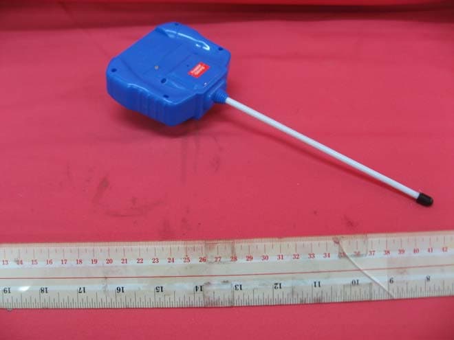 Crossover 8 Wheel Stunt RC Car - FCC ID YKGMSPC02 - Mindscope Products Inc. (3)