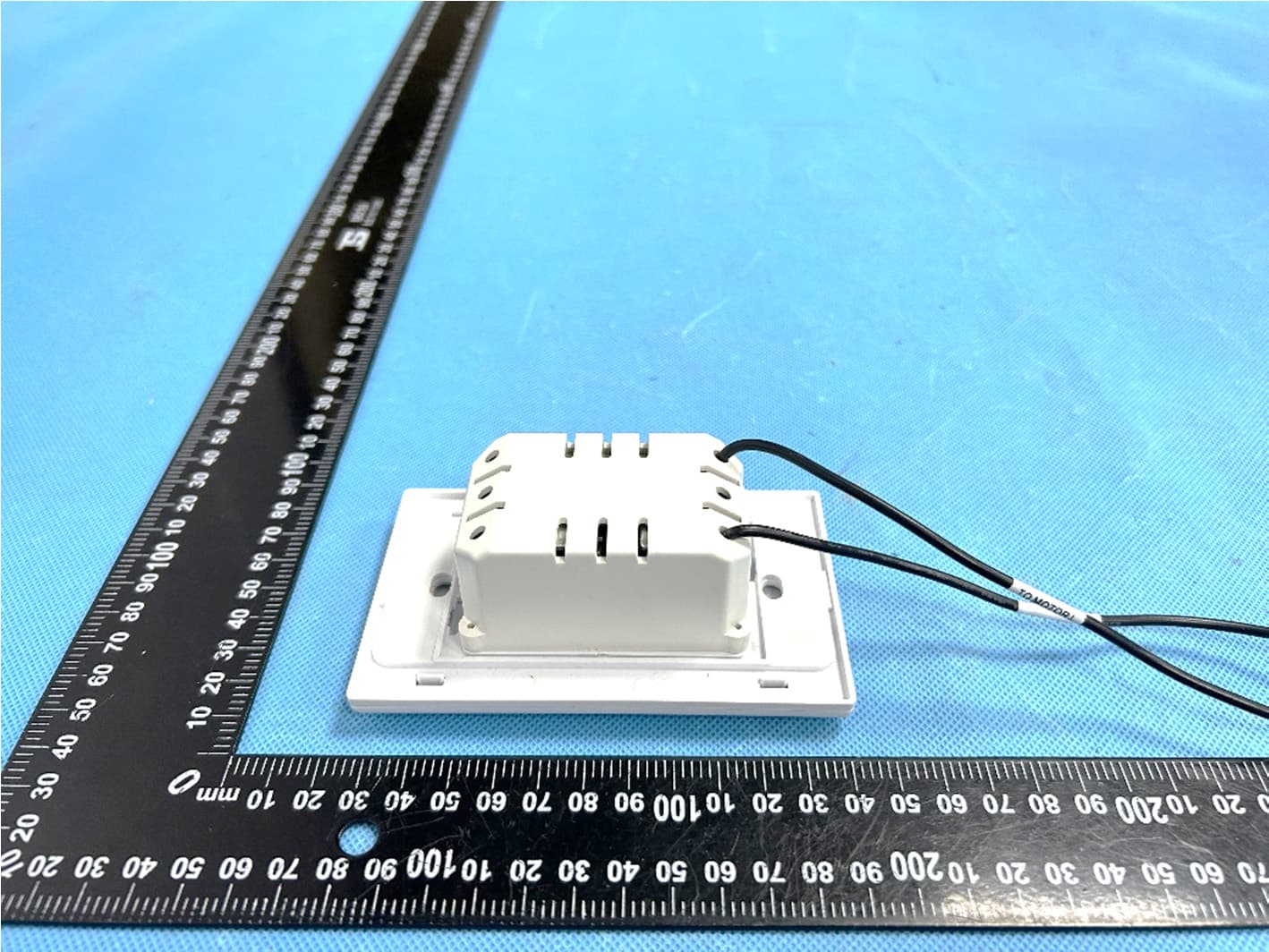 CEILING FAN WALL CONTROL - FCC ID YNE-000170-12 - Kichler Lighting LLC (2)