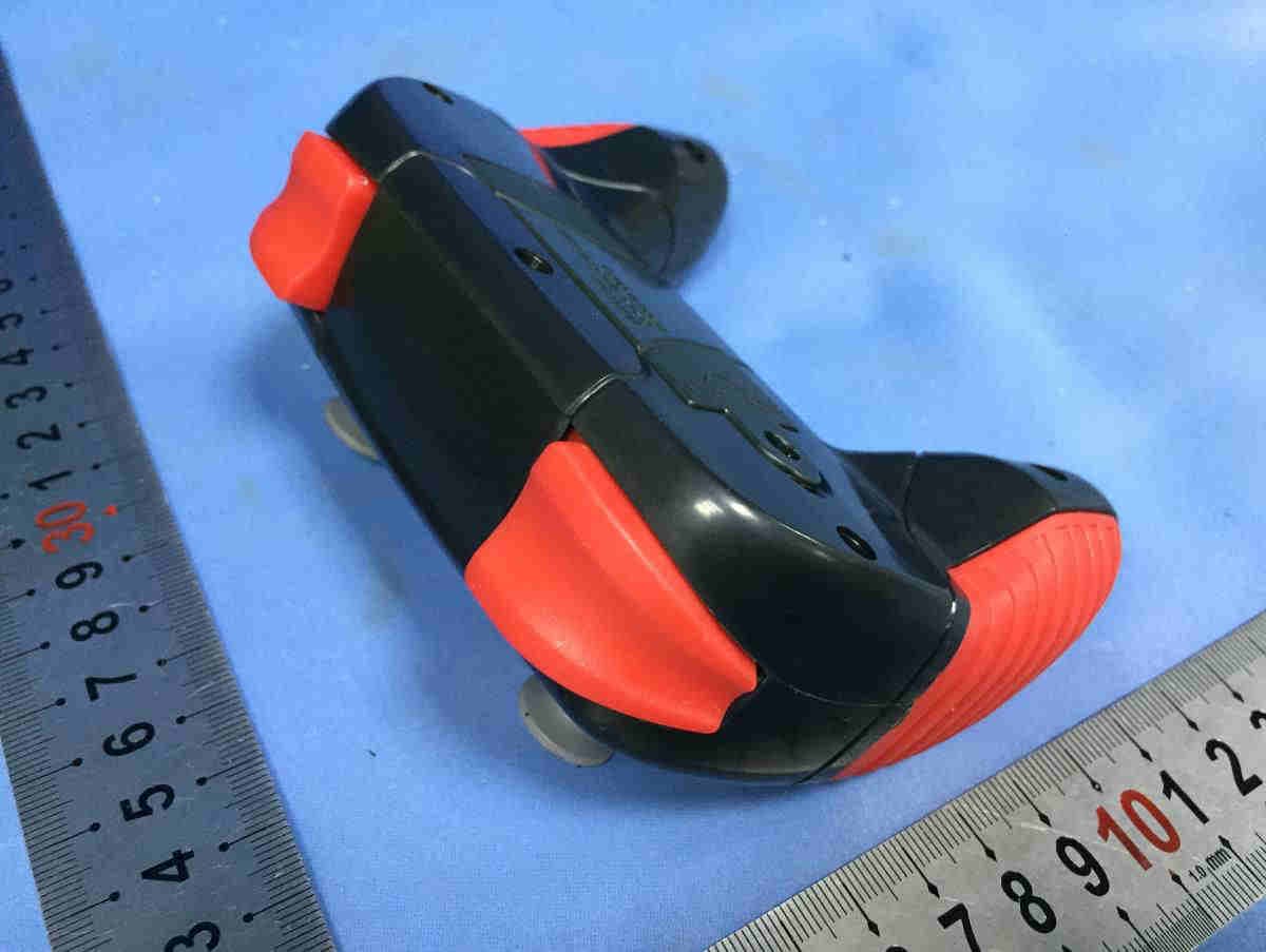 FNT0733 - FNT - Deluxe Feature Vehicle (RC Mudflap) - FCC ID YNIJAZWARES73A - Jazwares, LLC (4)