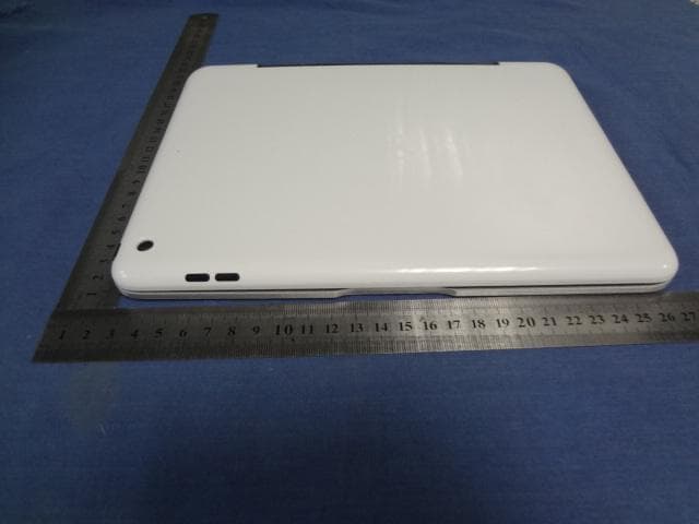 iPAD Accessory with KB and BT radio - FCC ID YUG-C51001 - CLAMCASE, LLC (2)