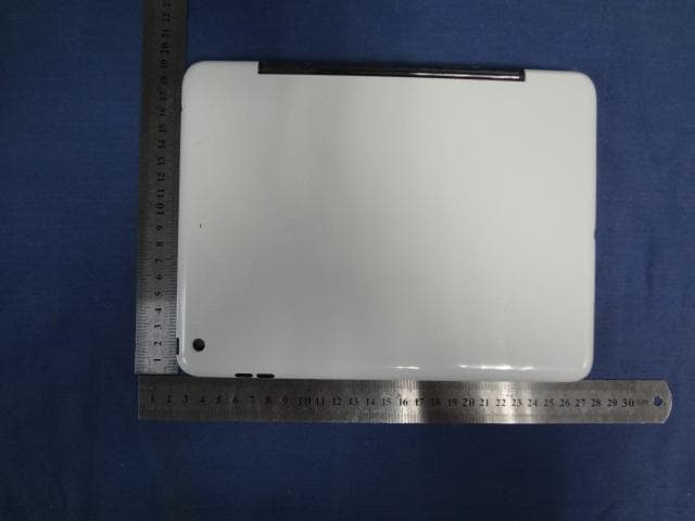 iPAD Accessory with KB and BT radio - FCC ID YUG-C51001 - CLAMCASE, LLC (5)