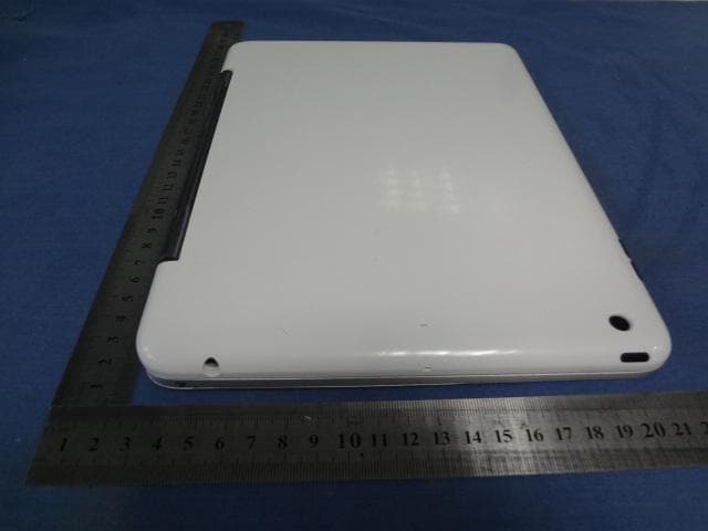 iPAD Accessory with KB and BT radio - FCC ID YUG-C51001 - CLAMCASE, LLC (4)