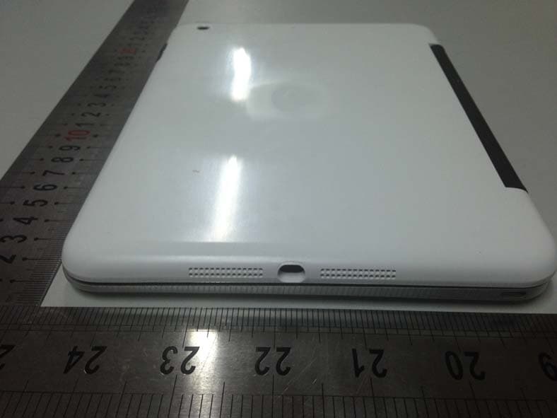 IPAD ACCESSORY WITH KB AND BT RADIO - FCC ID YUG-CM1001 - CLAMCASE, LLC (4)