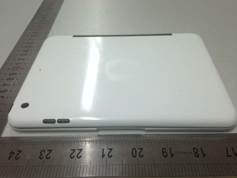 IPAD ACCESSORY WITH KB AND BT RADIO - FCC ID YUG-CM1001 - CLAMCASE, LLC (3)