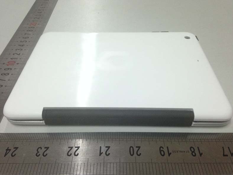 IPAD ACCESSORY WITH KB AND BT RADIO - FCC ID YUG-CM1001 - CLAMCASE, LLC (2)