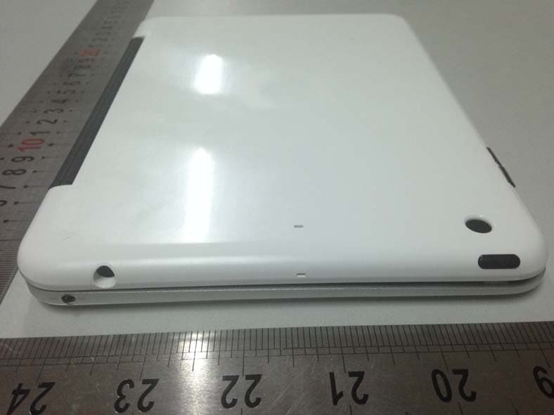 IPAD ACCESSORY WITH KB AND BT RADIO - FCC ID YUG-CM1001 - CLAMCASE, LLC (5)
