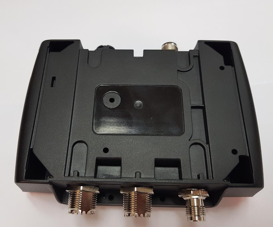 Class B CSTDMA AIS Transceiver with splitter and Wi-Fi/BT - FCC ID YYG-4300008 - em-trak Marine Electronics Ltd (2)