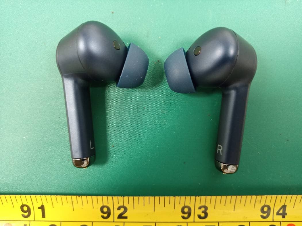 True Wireless Earbuds - FCC ID YZZGUV3060 - Grandstream Networks, Inc. (2)