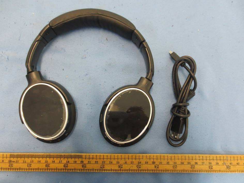 Bluetooth headset - FCC ID Z63-BT304BT307 - SHENZHEN AONI ELECTRONIC CO., LTD. (2)