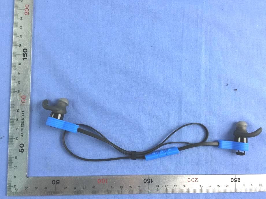 Bluetooth Earbuds - FCC ID Z63-BTEARBUDS - SHENZHEN AONI ELECTRONIC CO., LTD. (2)