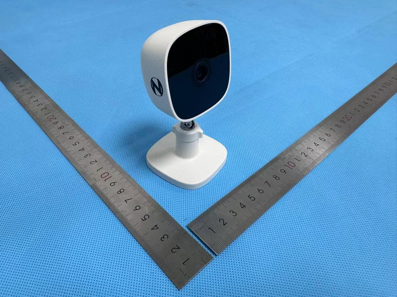 Indoor Wi-Fi IP Plug In 1080p Deterrence Camera with 2-Way Audio-White - FCC ID Z63-FWIP2-I-V2 - SHENZHEN AONI ELECTRONIC CO., LTD.