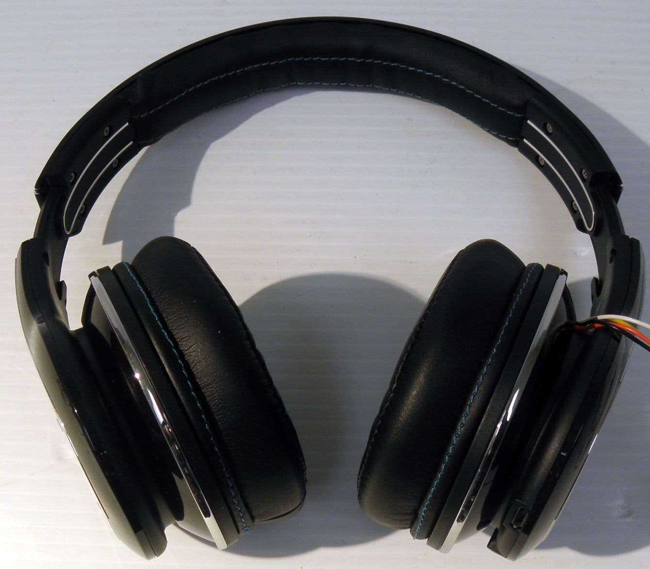 Wireless audio headphones - FCC ID Z6J-SMS001H - SMS Audio (2)