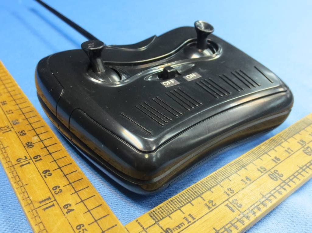 Toy RC Fighting Robot - FCC ID Z6QFLFR00127 - GUANGDONG FEILUN TECHNOLOGY INDUSTRIAL CO., LTD.