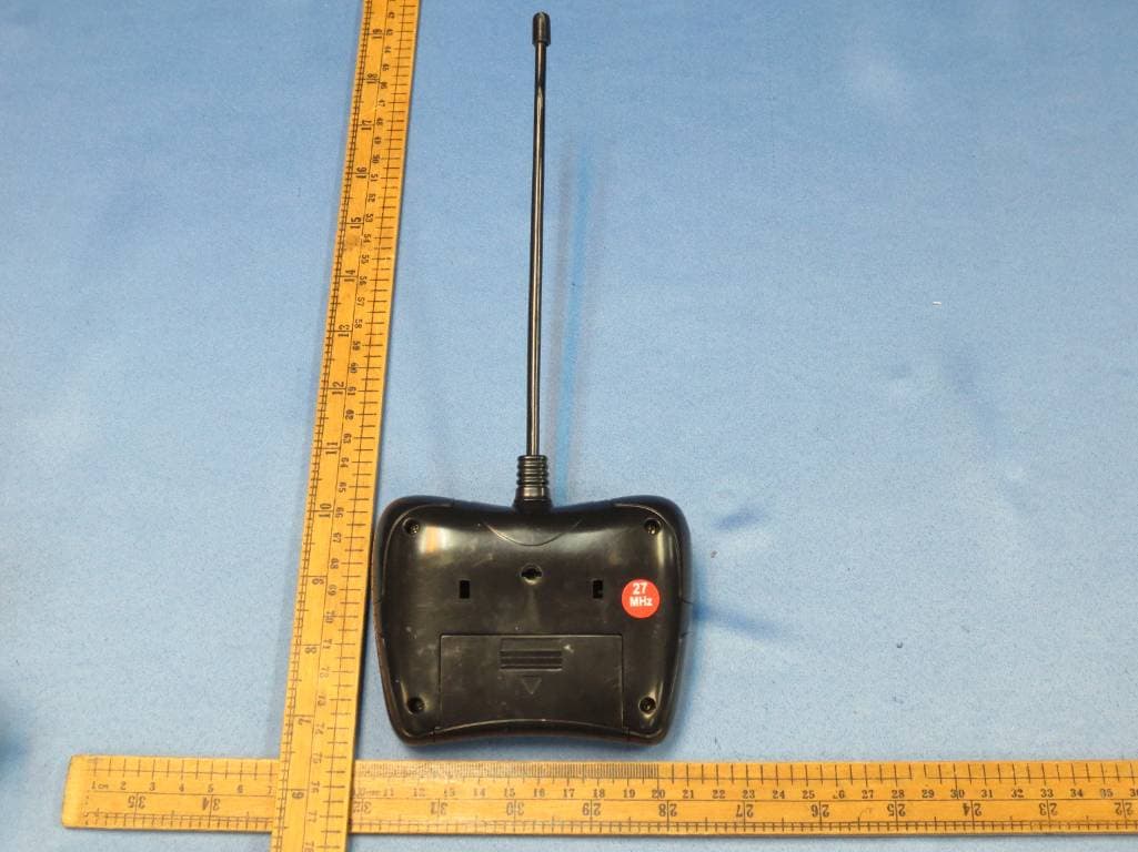 Toy RC Fighting Robot - FCC ID Z6QFLFR00127 - GUANGDONG FEILUN TECHNOLOGY INDUSTRIAL CO., LTD. (2)