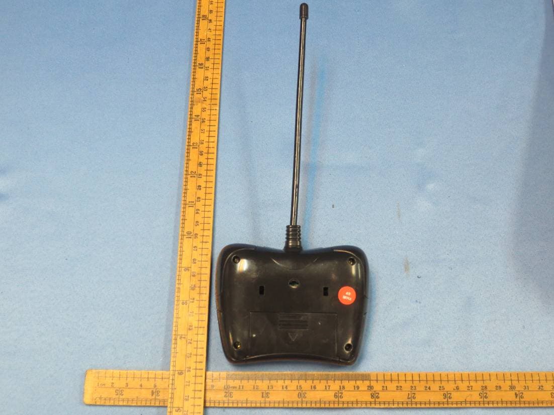 Toy RC Fighting Robot - FCC ID Z6QFLFR00149 - GUANGDONG FEILUN TECHNOLOGY INDUSTRIAL CO., LTD. (3)