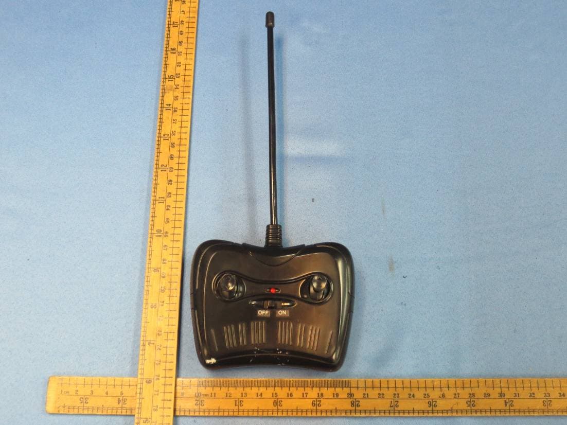 Toy RC Fighting Robot - FCC ID Z6QFLFR00149 - GUANGDONG FEILUN TECHNOLOGY INDUSTRIAL CO., LTD.