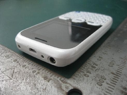 GSM Mobile Phone - FCC ID Z6RSMFB100 - Social Mobile Telecommunications (2)
