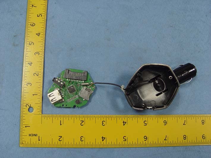 FM Transmitter - FCC ID Z8VF-208A - DAZA Electronics Company