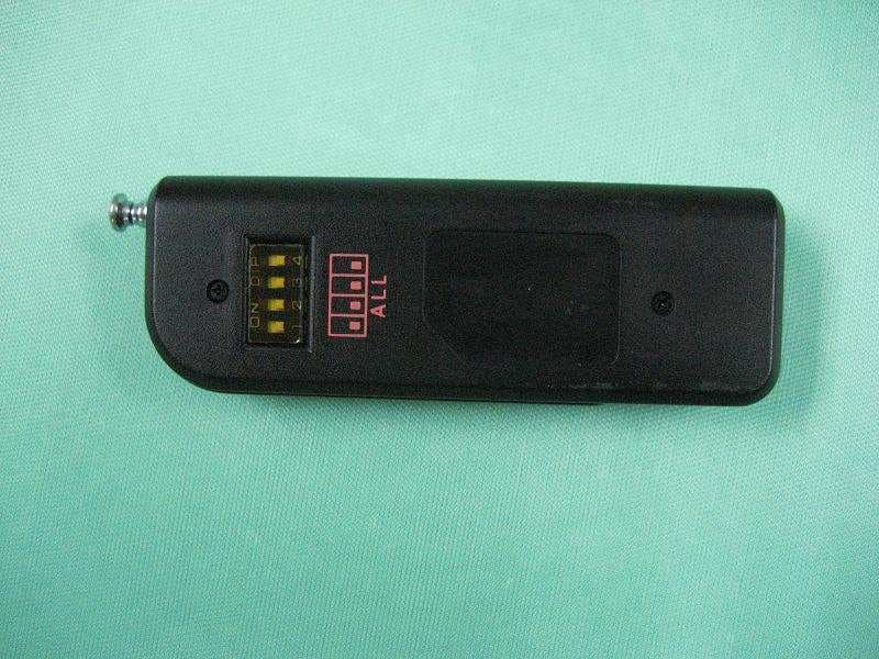 Wireless Style Remote Control - FCC ID Z8WUWX2000-TX - SHENZHEN DBK ELECTRONICS CO., LTD. (2)