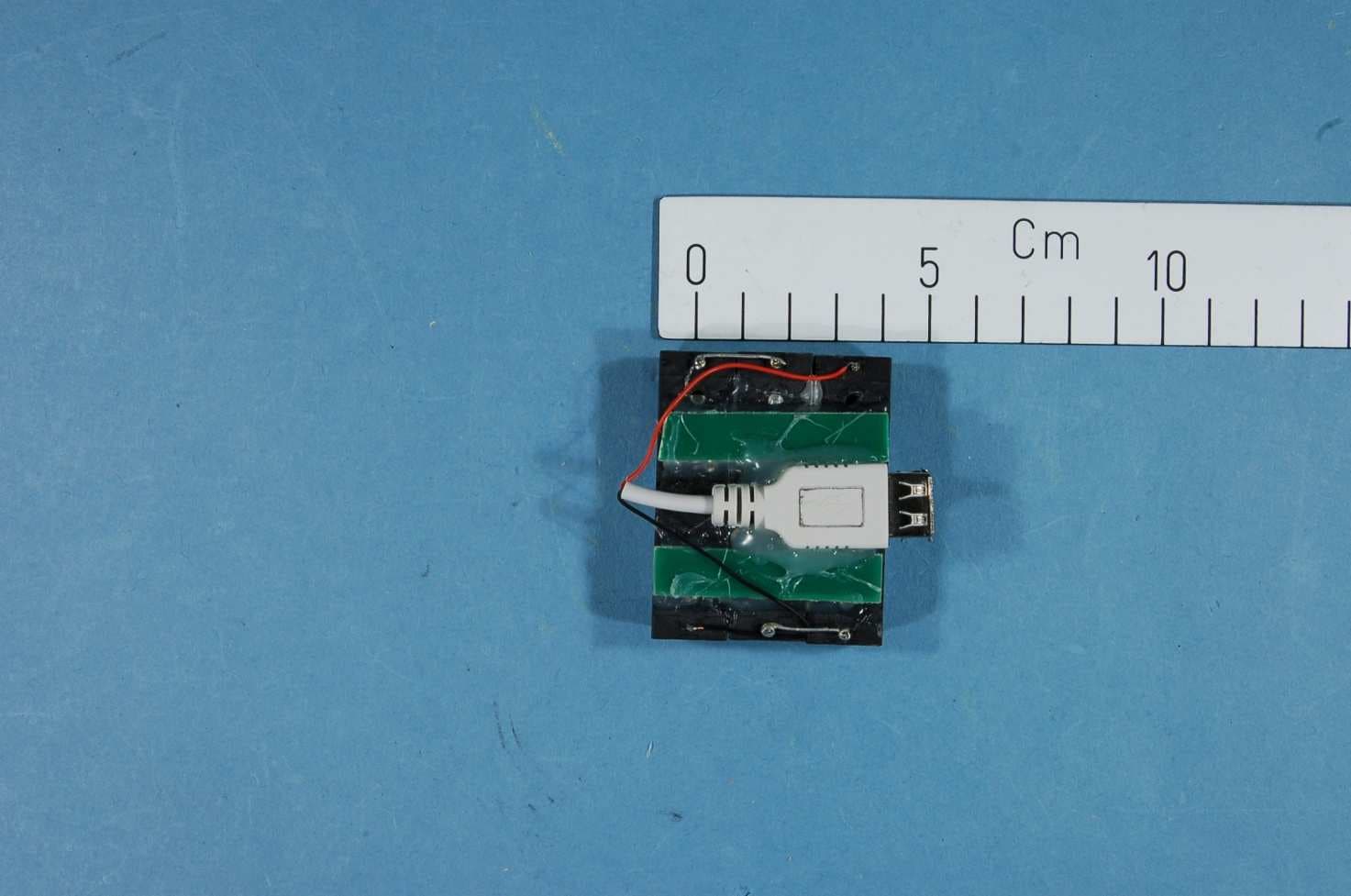 The CC1111Dongle-868 is a development tool for TIs sub 1 GHz CC1111 chip - FCC ID ZAT1111USB900 - Texas Instruments Inc.